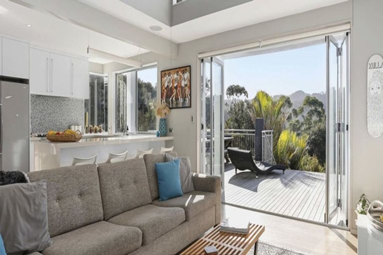 Photo of property in 4 Helios Place, Titirangi, Auckland, 0604