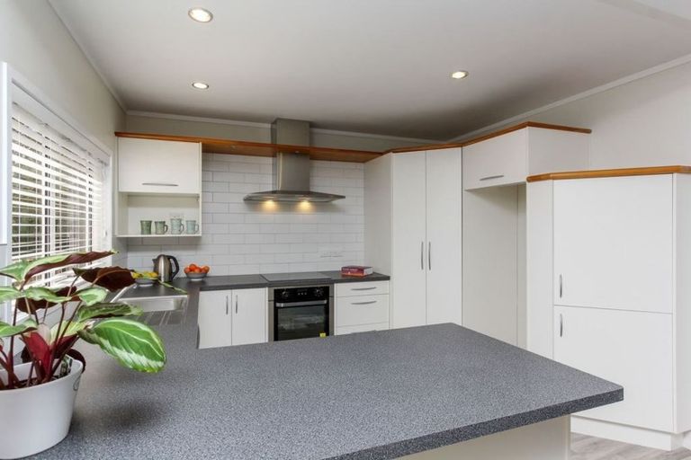 Photo of property in 12 Montana Place, Merrilands, New Plymouth, 4312