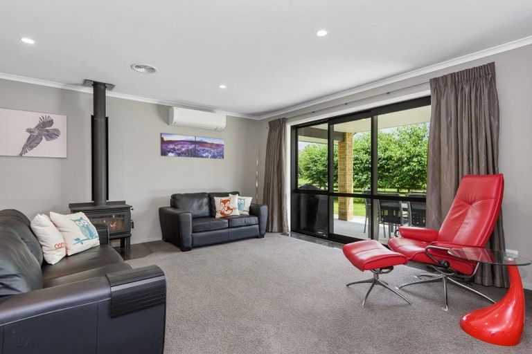 Photo of property in 21 Barrett Road, Temple View, Hamilton, 3290