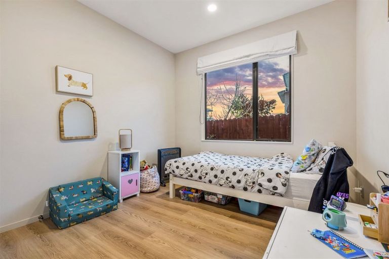 Photo of property in 3 Stow Place, Henderson, Auckland, 0612