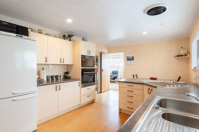 Photo of property in 15 Belvedere Avenue, Waikanae, 5036