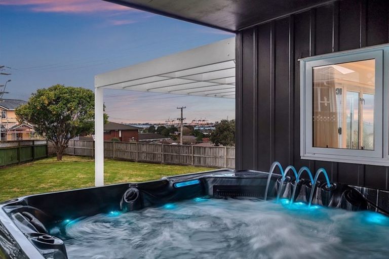 Photo of property in 1 Lemon Grove Avenue, Otumoetai, Tauranga, 3110