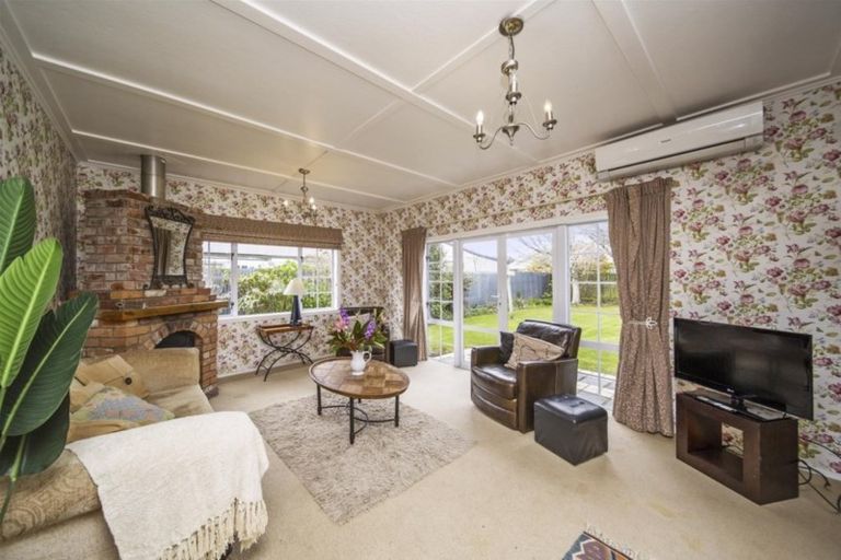 Photo of property in 22 Disraeli Street, Hawera, 4610