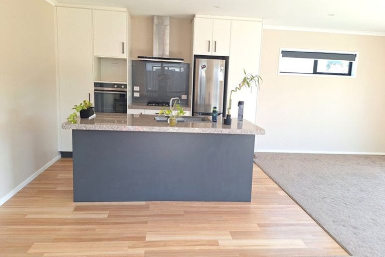 Photo of property in 40 Te Kaeaea Crescent, Wallaceville, Upper Hutt, 5018