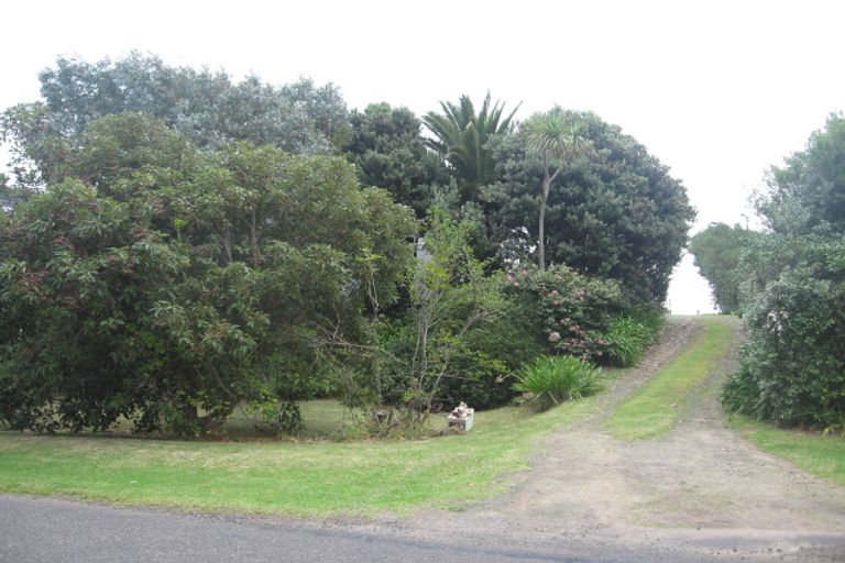 Photo of property in 12 Groves Road, Raumati Beach, Paraparaumu, 5032
