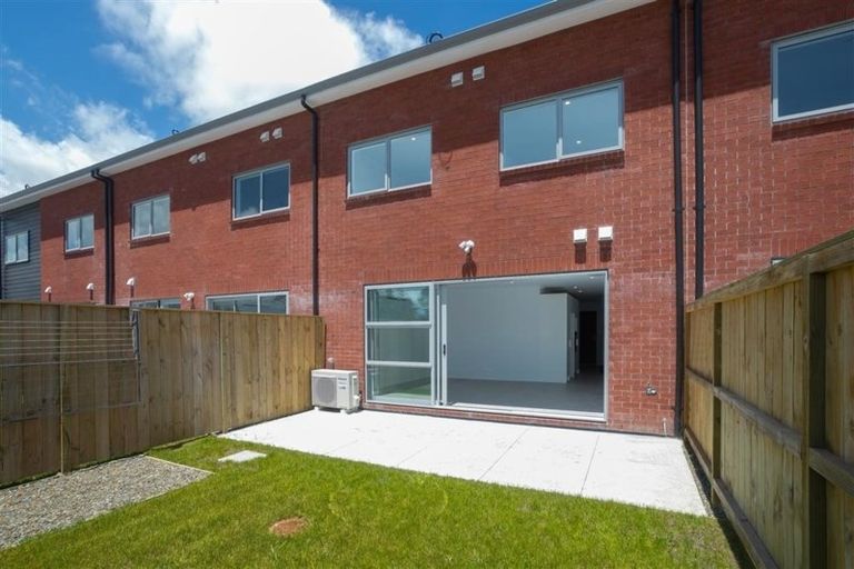 Photo of property in 40 Vincent Mcgrath Crescent, Swanson, Auckland, 0614