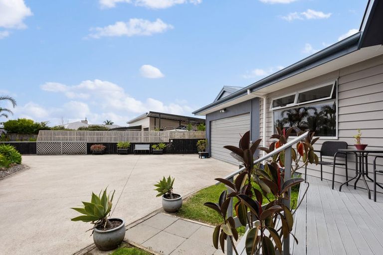 Photo of property in 12 Redwings Close, Whitianga, 3510