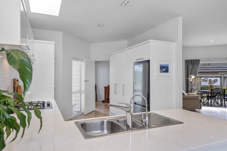 Photo of property in 10 Waiora Place, Pyes Pa, Tauranga, 3112