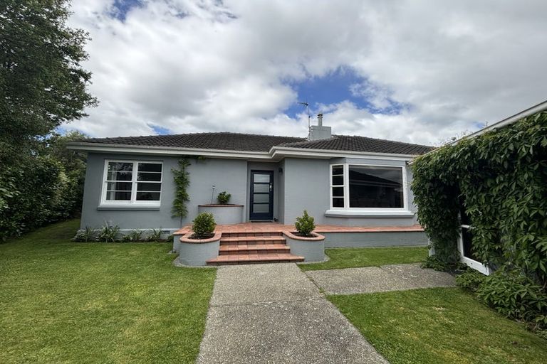Photo of property in 27 Phoenix Avenue, Hokowhitu, Palmerston North, 4410