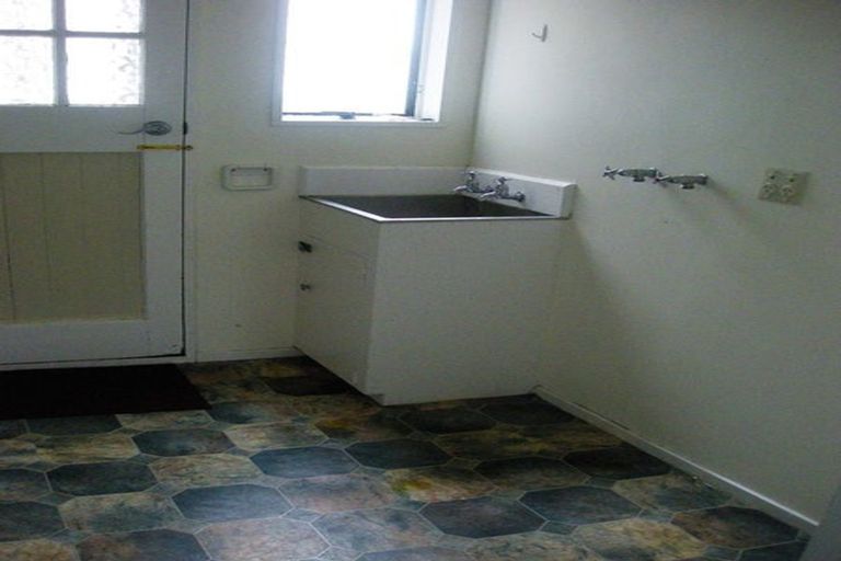 Photo of property in 2/100 Lyall Parade, Lyall Bay, Wellington, 6022