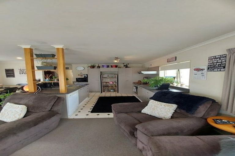 Photo of property in 42a Queenwood Road, Levin, 5510