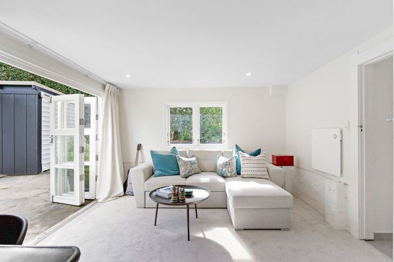 Photo of property in 17 Hillcrest Grove, Hillpark, Auckland, 2102
