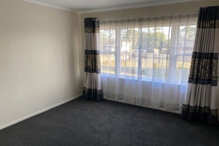 Photo of property in 206 Edmonton Road, Te Atatu South, Auckland, 0610