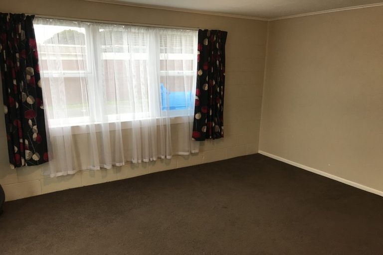 Photo of property in 40 Longburn Road, Henderson, Auckland, 0610
