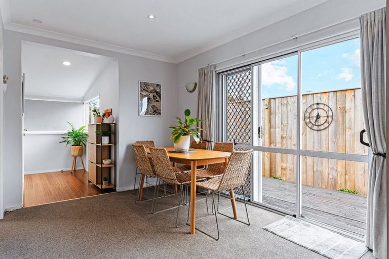 Photo of property in 37 Tamatea Road, Taupo, 3330
