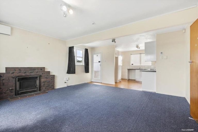 Photo of property in 4 Ranui Avenue, Ranui, Auckland, 0612