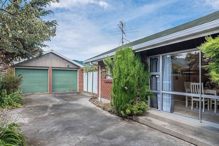 Photo of property in 3 Belvedere Avenue, Waikanae, 5036