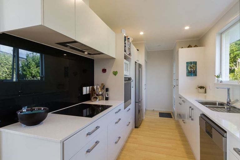 Photo of property in 1/22 The Boulevard, Sunnyhills, Auckland, 2010