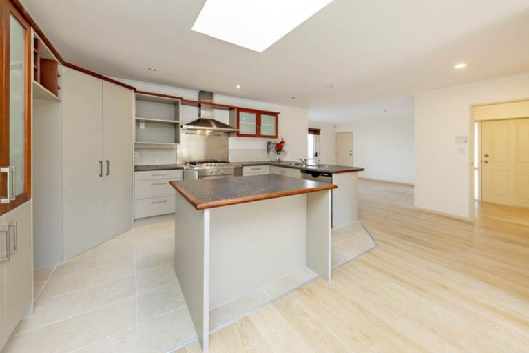 Photo of property in 16 Mordane Place, Flat Bush, Auckland, 2016