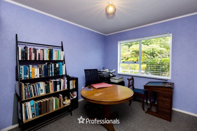 Photo of property in 1 Gemstone Drive, Birchville, Upper Hutt, 5018