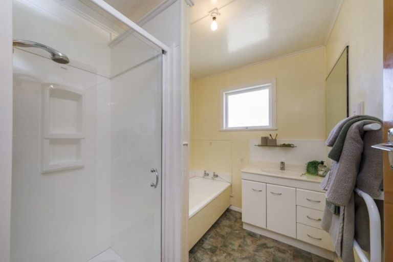 Photo of property in 6 Lockhart Avenue, Milson, Palmerston North, 4414