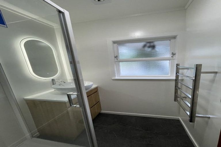 Photo of property in 2/39 Eban Avenue, Hillcrest, Auckland, 0627