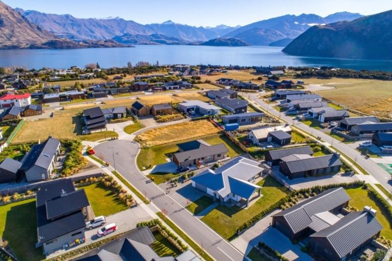 Photo of property in 4 Avalanche Place, Wanaka, 9305