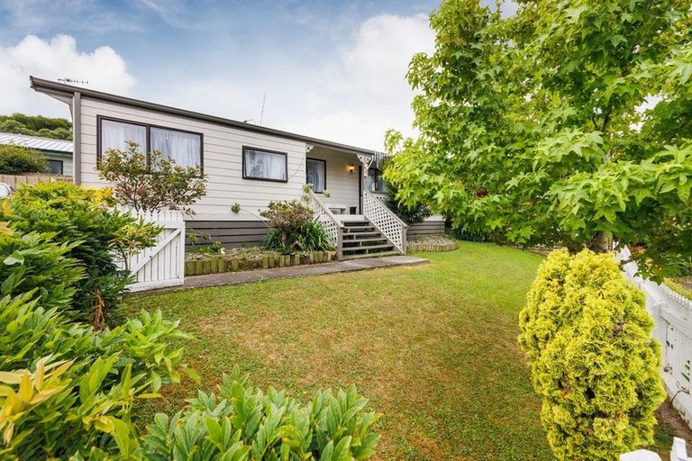 Photo of property in 21 Dahlstrom Grove, Kelvin Grove, Palmerston North, 4414