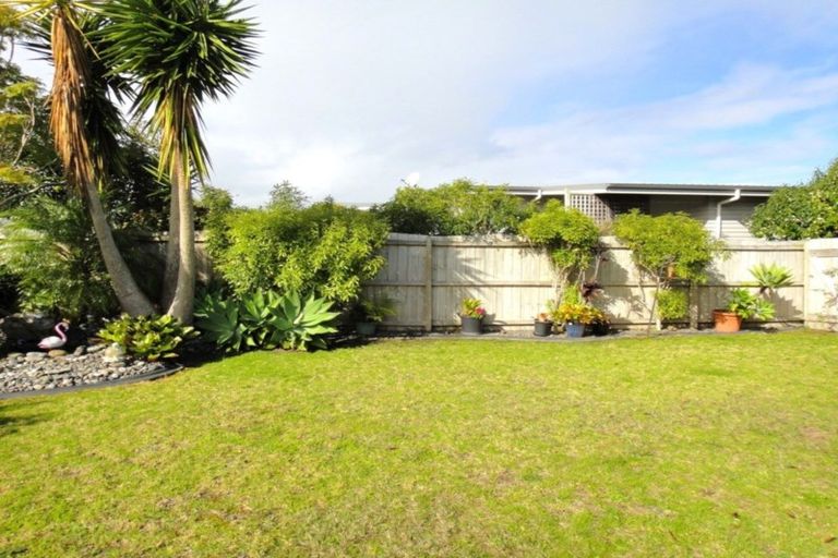 Photo of property in 6 Resolution Place, One Tree Point, 0118