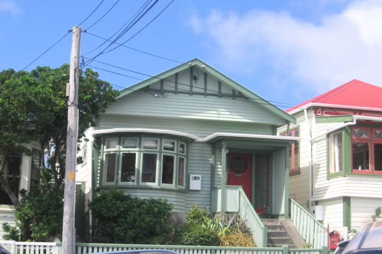 Photo of property in 19 Todman Street, Brooklyn, Wellington, 6021