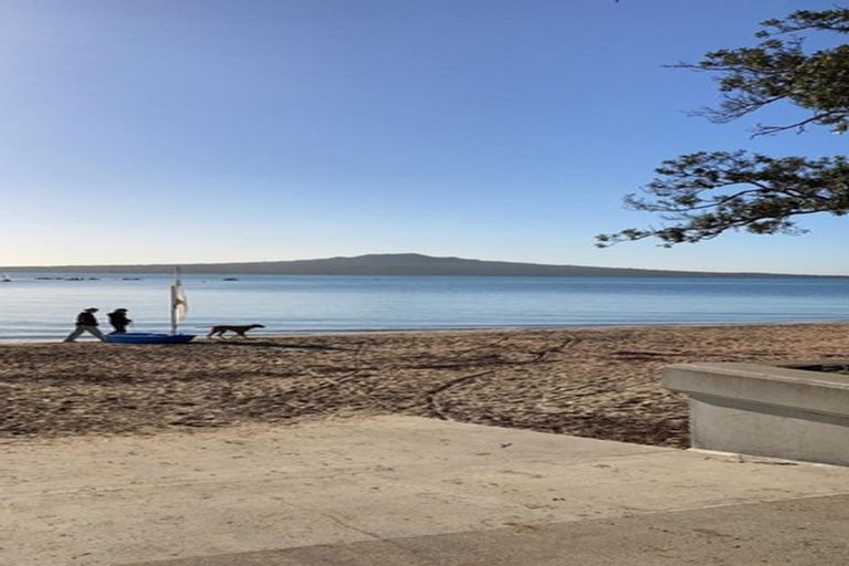 Photo of property in 15 Old Lake Road, Narrow Neck, Auckland, 0624