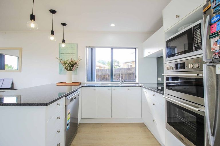 Photo of property in 38 Awaroa Road, Sunnyvale, Auckland, 0612