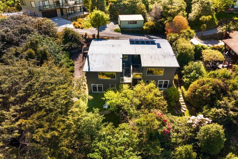 Photo of property in 14a Mckerrow Place, Sunshine Bay, Queenstown, 9300
