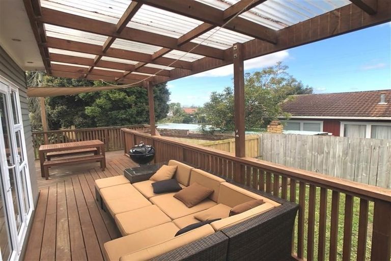 Photo of property in 143 Tiroroa Avenue, Te Atatu South, Auckland, 0610