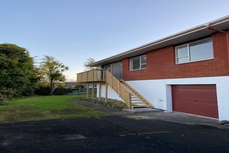Photo of property in 2/111 Chivalry Road, Glenfield, Auckland, 0629