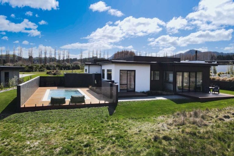 Photo of property in 14 The Fairways, Kinloch, Taupo, 3377