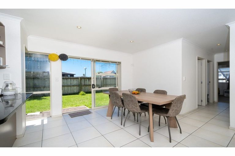 Photo of property in 27a Swanson Road, Henderson, Auckland, 0610