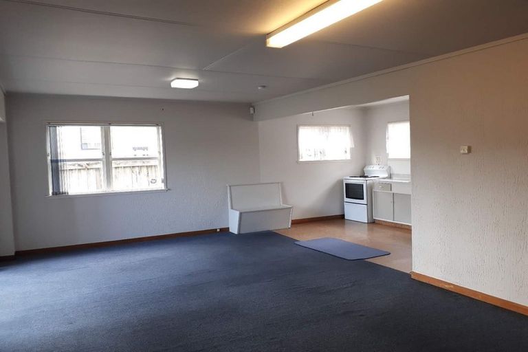 Photo of property in 11 Preston Avenue, Henderson, Auckland, 0610