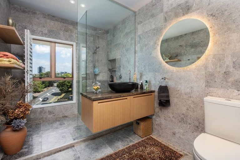 Photo of property in 4/6a The Promenade, Takapuna, Auckland, 0622