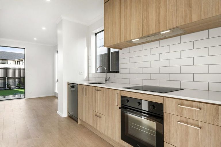 Photo of property in 345 Te Taruna Drive, Wainui, 0932