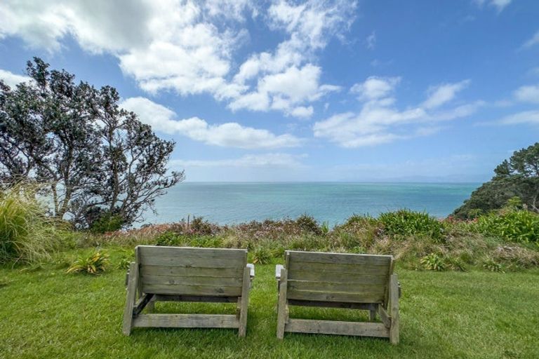 Photo of property in 107 Howard Road, Orere Point, Papakura, 2585