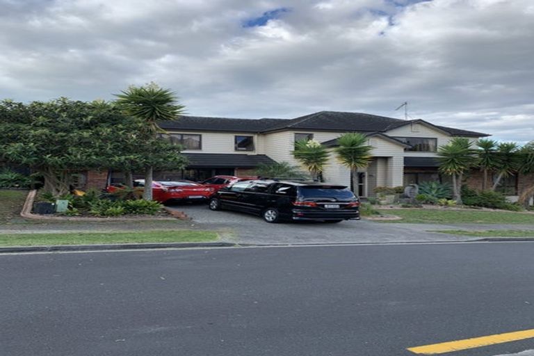 Photo of property in 1 Seresin Crescent, Flat Bush, Auckland, 2016
