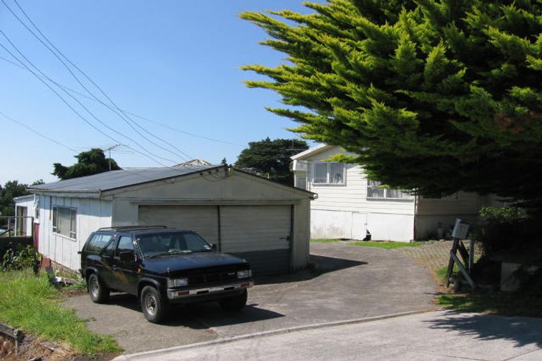 Photo of property in 1/867 East Coast Road, Northcross, Auckland, 0632