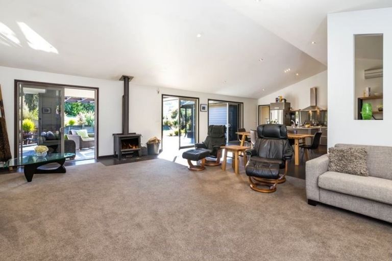 Photo of property in 21 Stewart Glen, Acacia Bay, Taupo, 3385