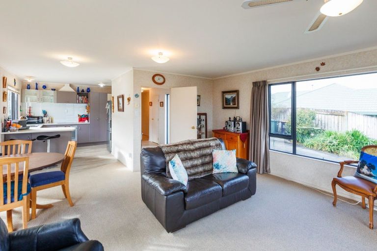 Photo of property in 6 Jordan Way, Kelvin Grove, Palmerston North, 4414