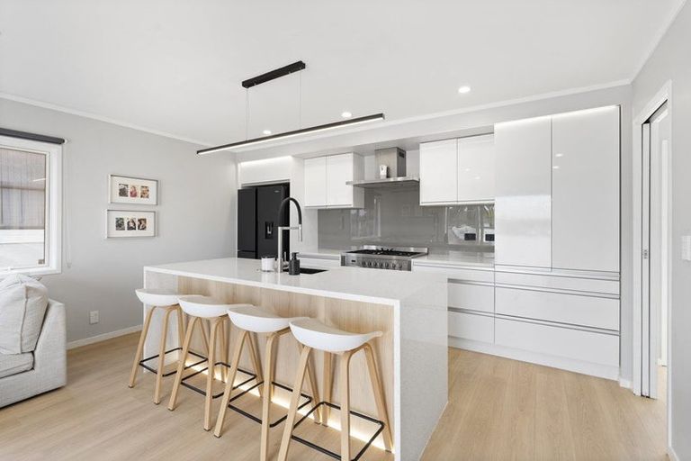 Photo of property in 21 Albert Hall Drive, Red Beach, 0932