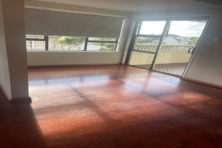 Photo of property in 9 Gwenand Place, Botany Downs, Auckland, 2010