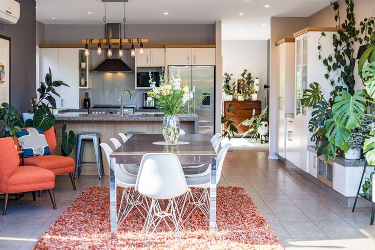 Photo of property in 61 Quadrant Heights, Paraparaumu, 5032