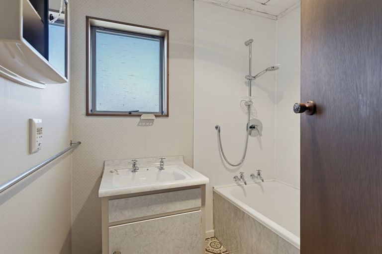 Photo of property in 34a Kanawa Street, Waikanae, 5036