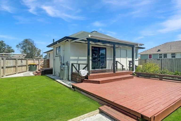 Photo of property in 30 Douglas Crescent, Fairfield, Hamilton, 3214